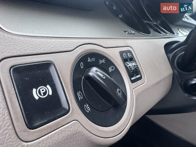 Серый Фольксваген Пассат, объемом двигателя 1.6 л и пробегом 243 тыс. км за 6450 $, фото 26 на Automoto.ua