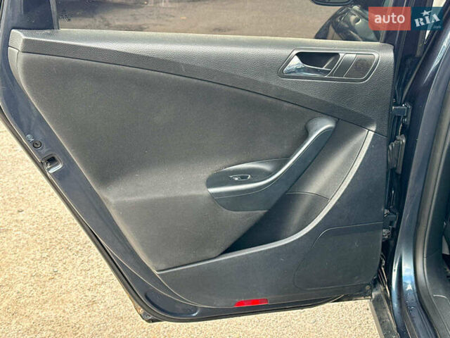 Серый Фольксваген Пассат, объемом двигателя 1.8 л и пробегом 292 тыс. км за 8740 $, фото 15 на Automoto.ua