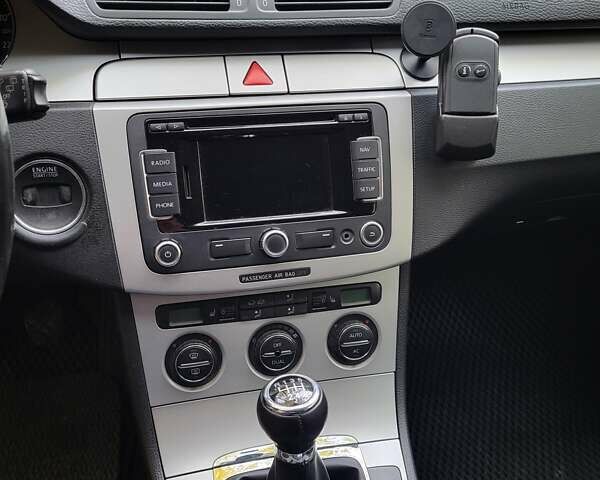 Серый Фольксваген Пассат, объемом двигателя 1.97 л и пробегом 355 тыс. км за 7200 $, фото 12 на Automoto.ua