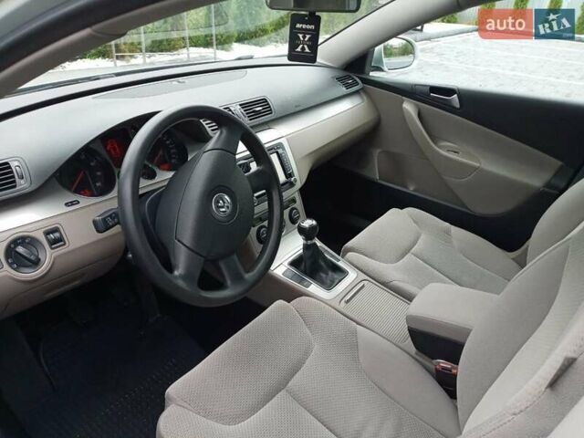 Серый Фольксваген Пассат, объемом двигателя 1.8 л и пробегом 215 тыс. км за 6600 $, фото 15 на Automoto.ua