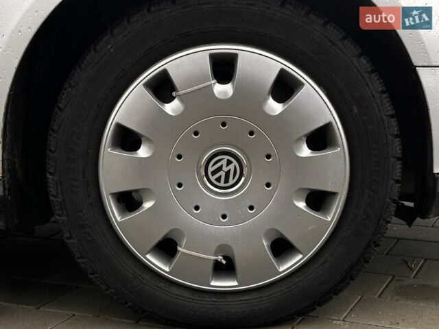 Серый Фольксваген Пассат, объемом двигателя 1.97 л и пробегом 349 тыс. км за 4850 $, фото 43 на Automoto.ua