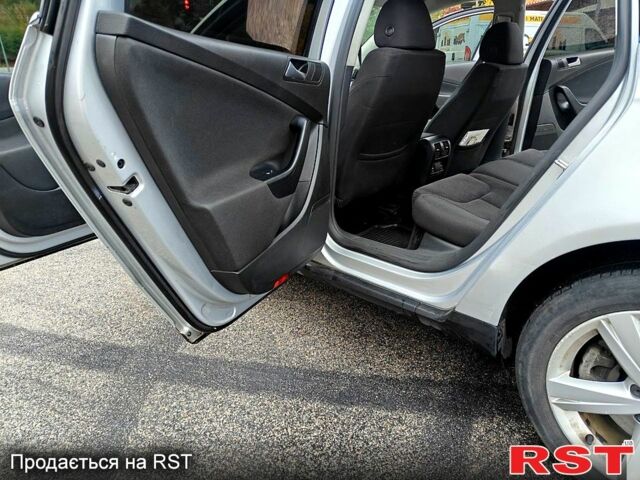 Серый Фольксваген Пассат, объемом двигателя 3.2 л и пробегом 298 тыс. км за 6250 $, фото 6 на Automoto.ua