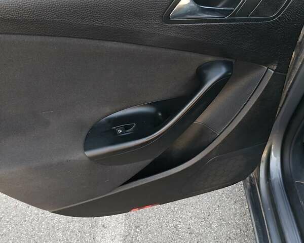 Серый Фольксваген Пассат, объемом двигателя 2 л и пробегом 304 тыс. км за 4900 $, фото 11 на Automoto.ua