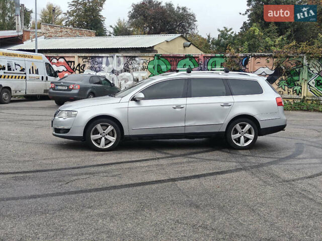 Серый Фольксваген Пассат, объемом двигателя 3.2 л и пробегом 300 тыс. км за 5400 $, фото 10 на Automoto.ua