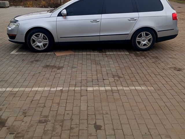 Серый Фольксваген Пассат, объемом двигателя 1.9 л и пробегом 315 тыс. км за 6000 $, фото 2 на Automoto.ua