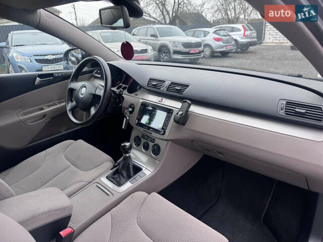 Серый Фольксваген Пассат, объемом двигателя 1.6 л и пробегом 243 тыс. км за 6450 $, фото 38 на Automoto.ua