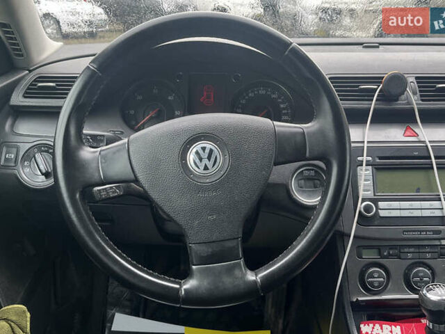 Сірий Фольксваген Пассат, об'ємом двигуна 1.97 л та пробігом 265 тис. км за 5999 $, фото 16 на Automoto.ua