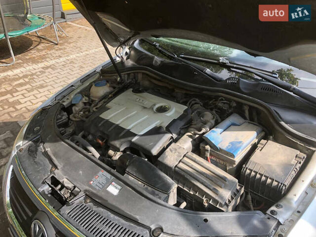 Сірий Фольксваген Пассат, об'ємом двигуна 1.97 л та пробігом 306 тис. км за 4600 $, фото 17 на Automoto.ua