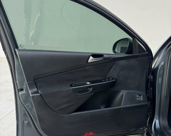 Сірий Фольксваген Пассат, об'ємом двигуна 1.97 л та пробігом 377 тис. км за 6500 $, фото 22 на Automoto.ua