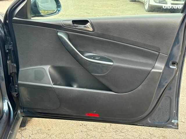 Серый Фольксваген Пассат, объемом двигателя 1.8 л и пробегом 292 тыс. км за 8740 $, фото 20 на Automoto.ua