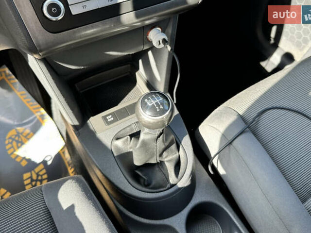 Сірий Фольксваген Пассат, об'ємом двигуна 1.8 л та пробігом 199 тис. км за 7500 $, фото 15 на Automoto.ua