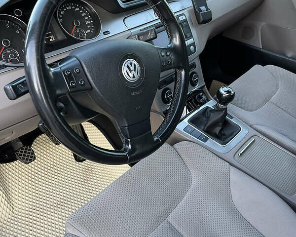 Серый Фольксваген Пассат, объемом двигателя 1.4 л и пробегом 256 тыс. км за 6800 $, фото 6 на Automoto.ua