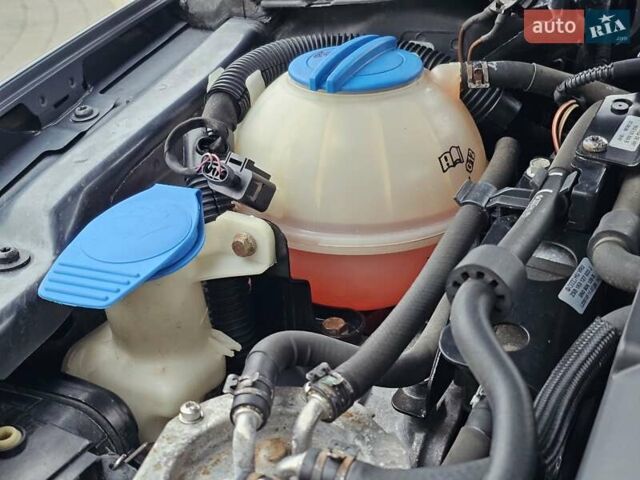 Серый Фольксваген Пассат, объемом двигателя 1.97 л и пробегом 302 тыс. км за 4950 $, фото 73 на Automoto.ua