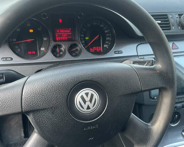 Серый Фольксваген Пассат, объемом двигателя 1.97 л и пробегом 280 тыс. км за 5350 $, фото 6 на Automoto.ua