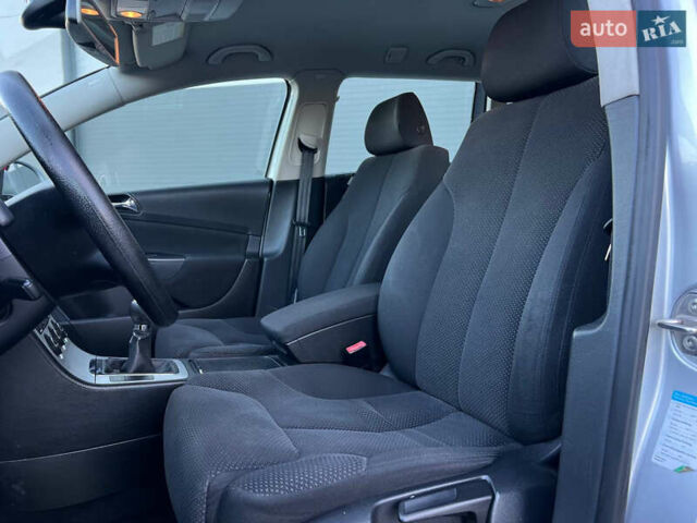 Сірий Фольксваген Пассат, об'ємом двигуна 1.97 л та пробігом 245 тис. км за 5999 $, фото 23 на Automoto.ua