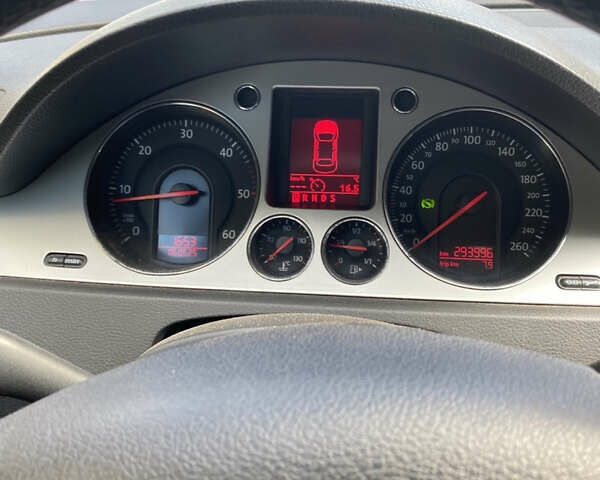 Сірий Фольксваген Пассат, об'ємом двигуна 1.97 л та пробігом 293 тис. км за 7200 $, фото 3 на Automoto.ua