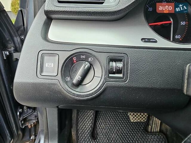 Серый Фольксваген Пассат, объемом двигателя 1.97 л и пробегом 302 тыс. км за 4950 $, фото 60 на Automoto.ua