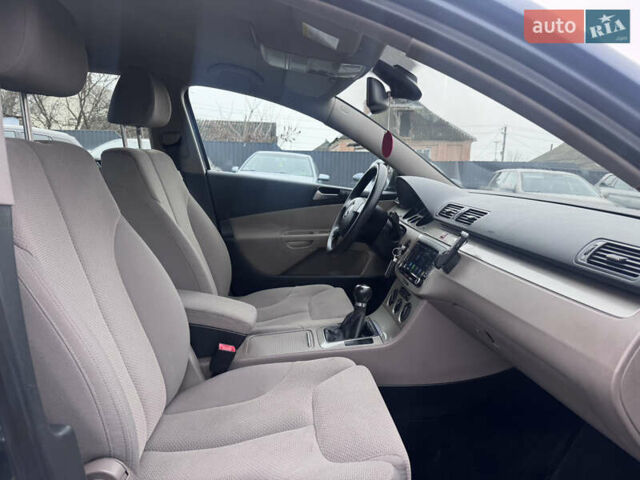 Серый Фольксваген Пассат, объемом двигателя 1.6 л и пробегом 243 тыс. км за 6450 $, фото 36 на Automoto.ua