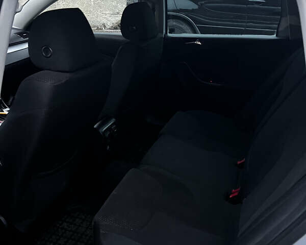 Серый Фольксваген Пассат, объемом двигателя 1.97 л и пробегом 386 тыс. км за 4999 $, фото 7 на Automoto.ua