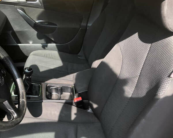 Сірий Фольксваген Пассат, об'ємом двигуна 1.97 л та пробігом 306 тис. км за 4600 $, фото 15 на Automoto.ua