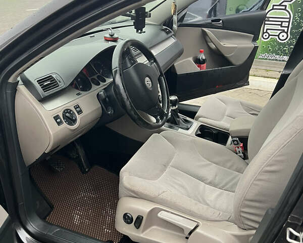 Серый Фольксваген Пассат, объемом двигателя 1.9 л и пробегом 305 тыс. км за 6600 $, фото 11 на Automoto.ua