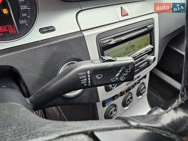 Серый Фольксваген Пассат, объемом двигателя 1.97 л и пробегом 302 тыс. км за 4950 $, фото 62 на Automoto.ua