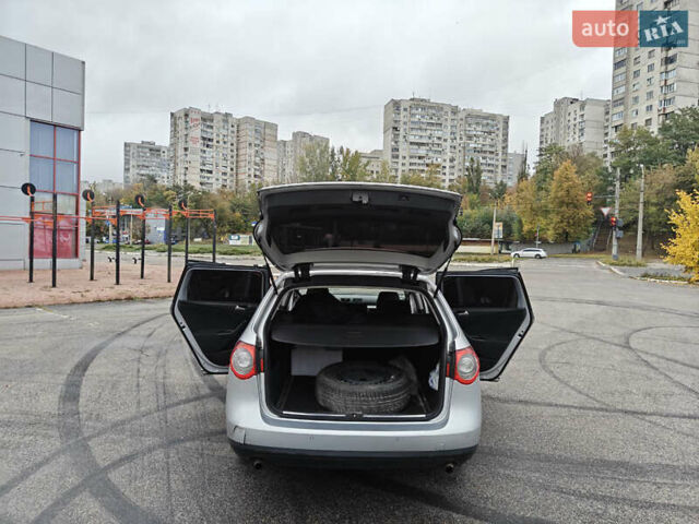 Серый Фольксваген Пассат, объемом двигателя 3.2 л и пробегом 300 тыс. км за 5400 $, фото 3 на Automoto.ua