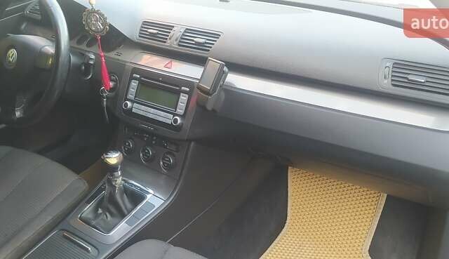 Серый Фольксваген Пассат, объемом двигателя 1.9 л и пробегом 350 тыс. км за 6700 $, фото 1 на Automoto.ua