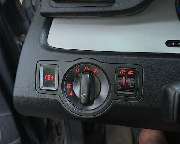 Серый Фольксваген Пассат, объемом двигателя 2 л и пробегом 304 тыс. км за 4900 $, фото 27 на Automoto.ua