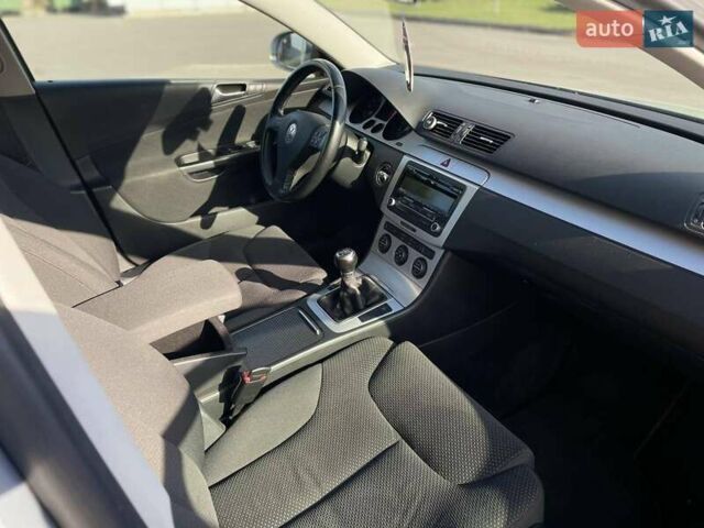 Сірий Фольксваген Пассат, об'ємом двигуна 1.8 л та пробігом 220 тис. км за 6800 $, фото 18 на Automoto.ua