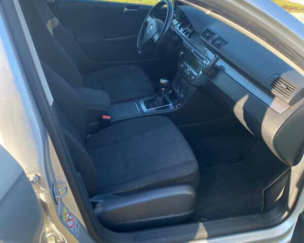 Сірий Фольксваген Пассат, об'ємом двигуна 1.9 л та пробігом 300 тис. км за 6700 $, фото 5 на Automoto.ua