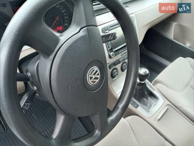 Серый Фольксваген Пассат, объемом двигателя 1.8 л и пробегом 215 тыс. км за 6600 $, фото 18 на Automoto.ua