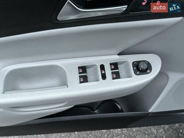 Серый Фольксваген Пассат, объемом двигателя 1.8 л и пробегом 227 тыс. км за 7450 $, фото 26 на Automoto.ua