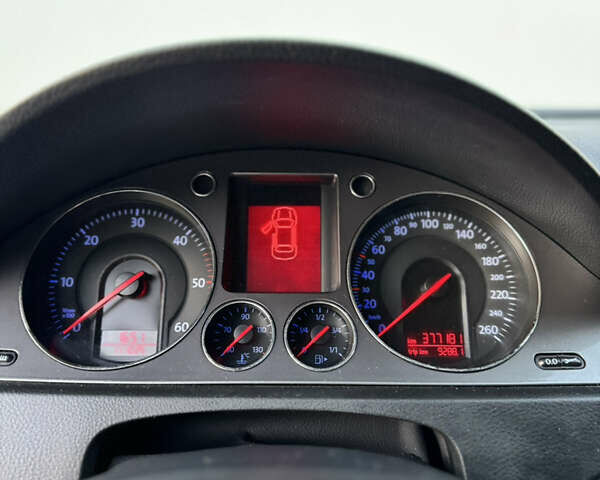 Сірий Фольксваген Пассат, об'ємом двигуна 1.97 л та пробігом 377 тис. км за 6500 $, фото 26 на Automoto.ua