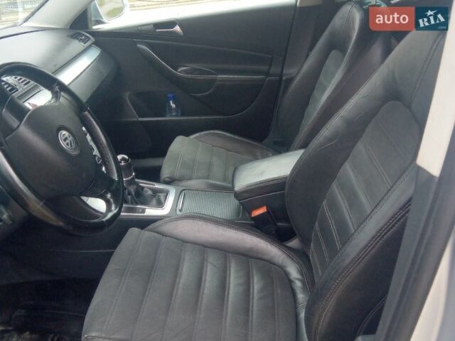 Серый Фольксваген Пассат, объемом двигателя 1.8 л и пробегом 311 тыс. км за 5500 $, фото 10 на Automoto.ua