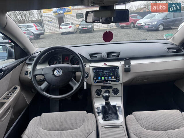 Серый Фольксваген Пассат, объемом двигателя 1.6 л и пробегом 243 тыс. км за 6450 $, фото 32 на Automoto.ua