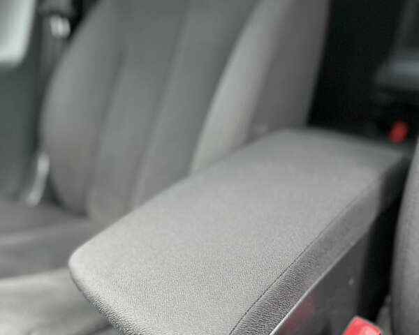 Серый Фольксваген Пассат, объемом двигателя 1.97 л и пробегом 286 тыс. км за 6750 $, фото 33 на Automoto.ua