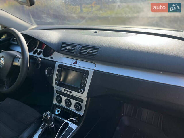 Сірий Фольксваген Пассат, об'ємом двигуна 1.8 л та пробігом 311 тис. км за 6500 $, фото 8 на Automoto.ua