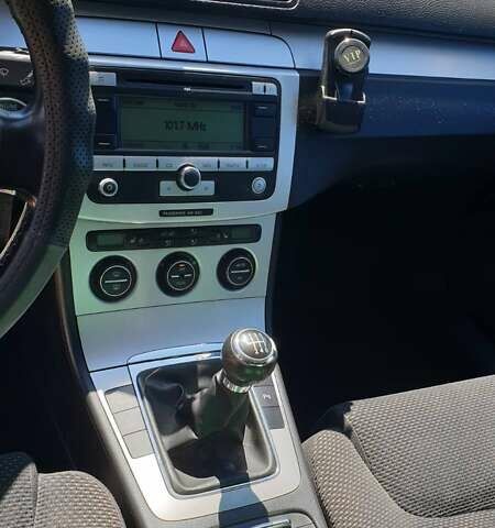 Серый Фольксваген Пассат, объемом двигателя 1.97 л и пробегом 260 тыс. км за 7200 $, фото 1 на Automoto.ua