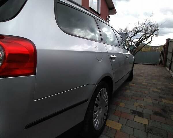 Сірий Фольксваген Пассат, об'ємом двигуна 1.6 л та пробігом 240 тис. км за 6600 $, фото 10 на Automoto.ua