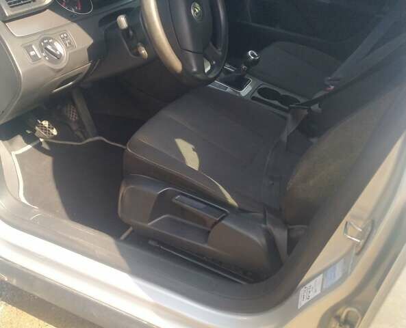 Сірий Фольксваген Пассат, об'ємом двигуна 1.6 л та пробігом 240 тис. км за 6600 $, фото 25 на Automoto.ua