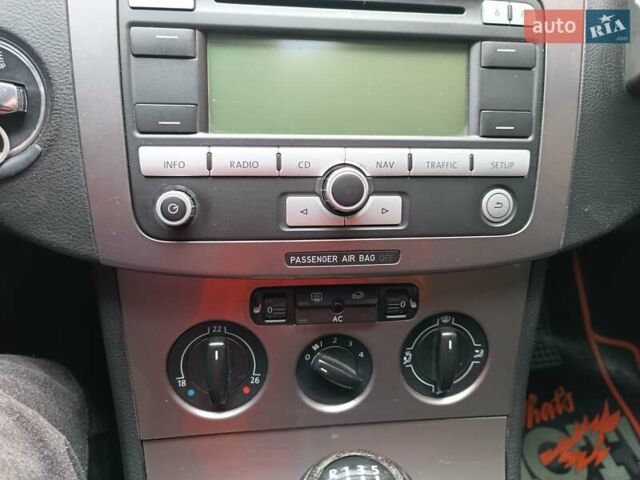 Сірий Фольксваген Пассат, об'ємом двигуна 1.9 л та пробігом 273 тис. км за 5999 $, фото 24 на Automoto.ua