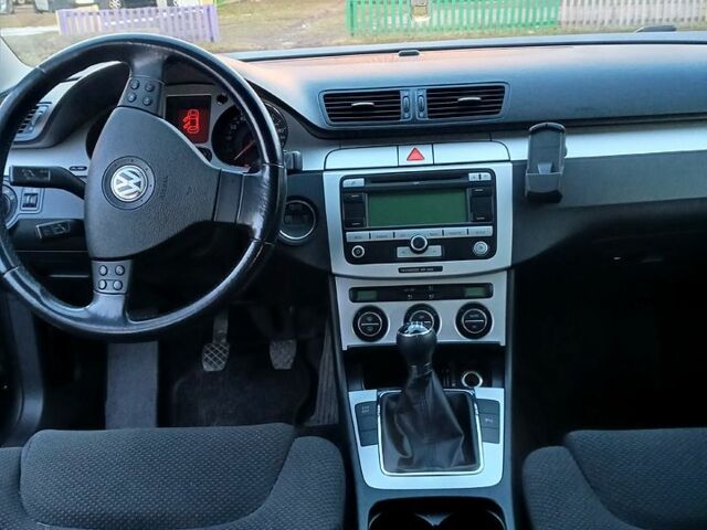 Сірий Фольксваген Пассат, об'ємом двигуна 1.8 л та пробігом 198 тис. км за 6800 $, фото 7 на Automoto.ua