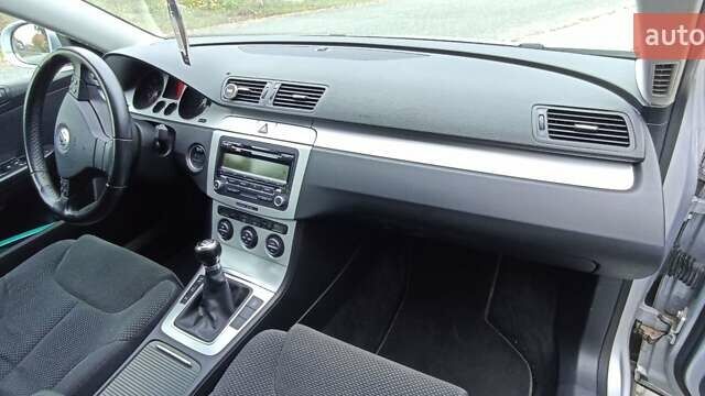 Серый Фольксваген Пассат, объемом двигателя 1.8 л и пробегом 220 тыс. км за 6300 $, фото 6 на Automoto.ua