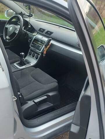 Серый Фольксваген Пассат, объемом двигателя 2 л и пробегом 290 тыс. км за 5700 $, фото 9 на Automoto.ua