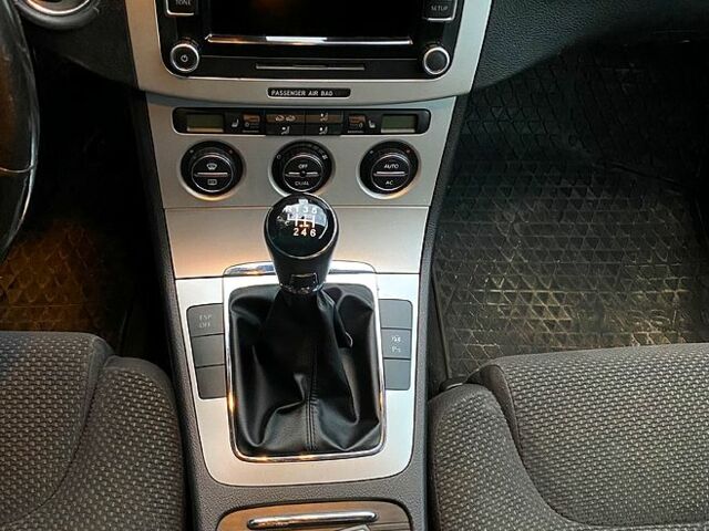 Сірий Фольксваген Пассат, об'ємом двигуна 2 л та пробігом 351 тис. км за 5000 $, фото 13 на Automoto.ua