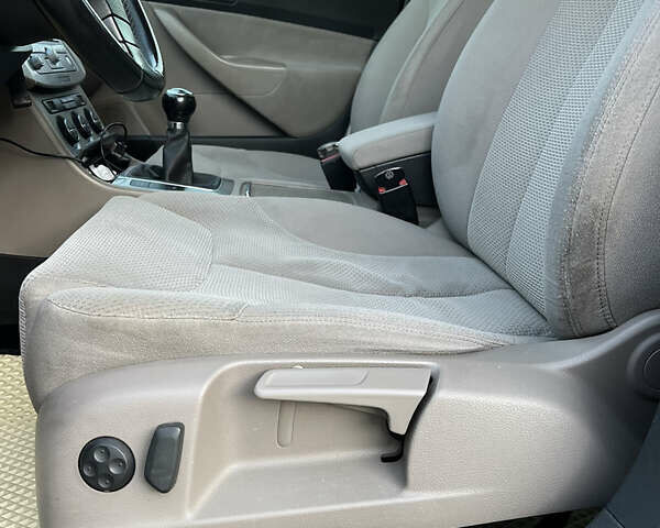 Серый Фольксваген Пассат, объемом двигателя 1.4 л и пробегом 256 тыс. км за 6800 $, фото 11 на Automoto.ua