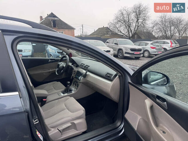 Серый Фольксваген Пассат, объемом двигателя 1.6 л и пробегом 243 тыс. км за 6450 $, фото 35 на Automoto.ua