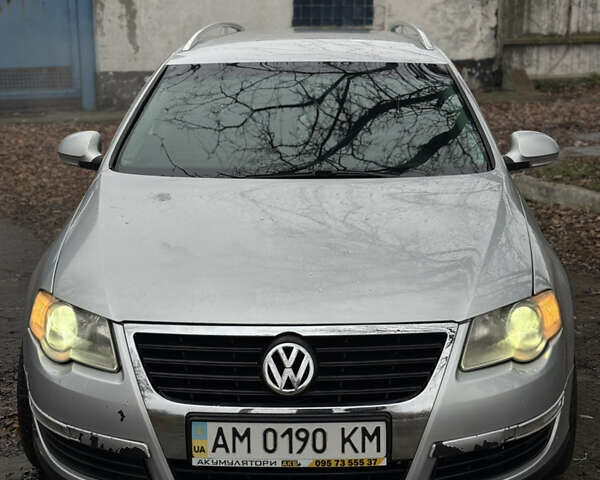 Серый Фольксваген Пассат, объемом двигателя 1.39 л и пробегом 318 тыс. км за 4400 $, фото 1 на Automoto.ua