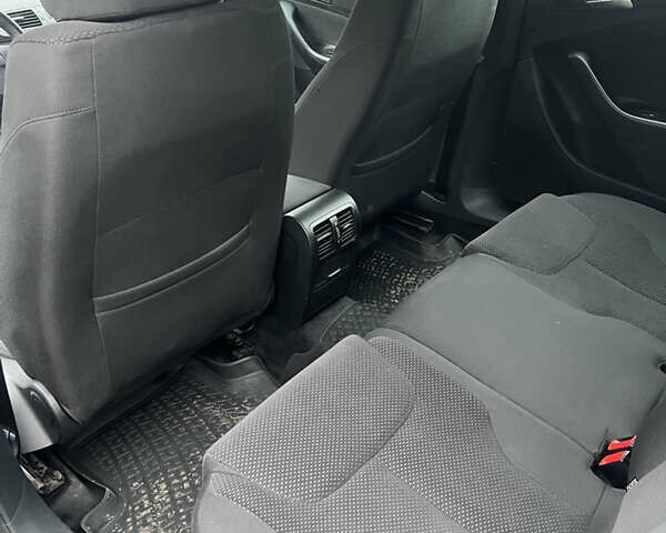 Серый Фольксваген Пассат, объемом двигателя 1.39 л и пробегом 252 тыс. км за 7000 $, фото 15 на Automoto.ua